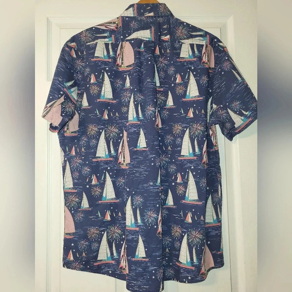 IZOD Short Sleeve Button Up‎ Shirt Blue Pink Sailboats Fireworks Size X Large - Picture 4 of 6